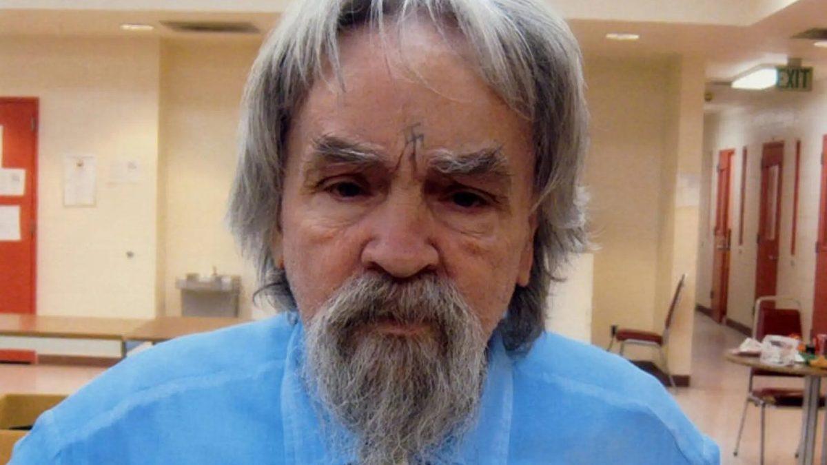 Hollywood Yıldızlarını Hedef Almasıyla Bilinen Seri Katil ve Tarikat Lideri Charles Manson’ın Kan Donduran Hikâyesi