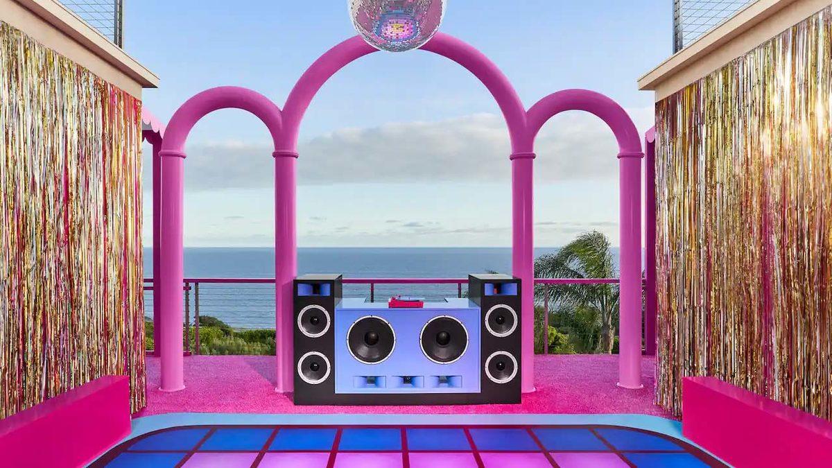 Barbie’nin Uğruna Pembe Boya Stoğu Biten Rüya Evi, Gerçek Hayatta İnşa Edildi: İki Gün Ücretsiz Kalınabilecek!