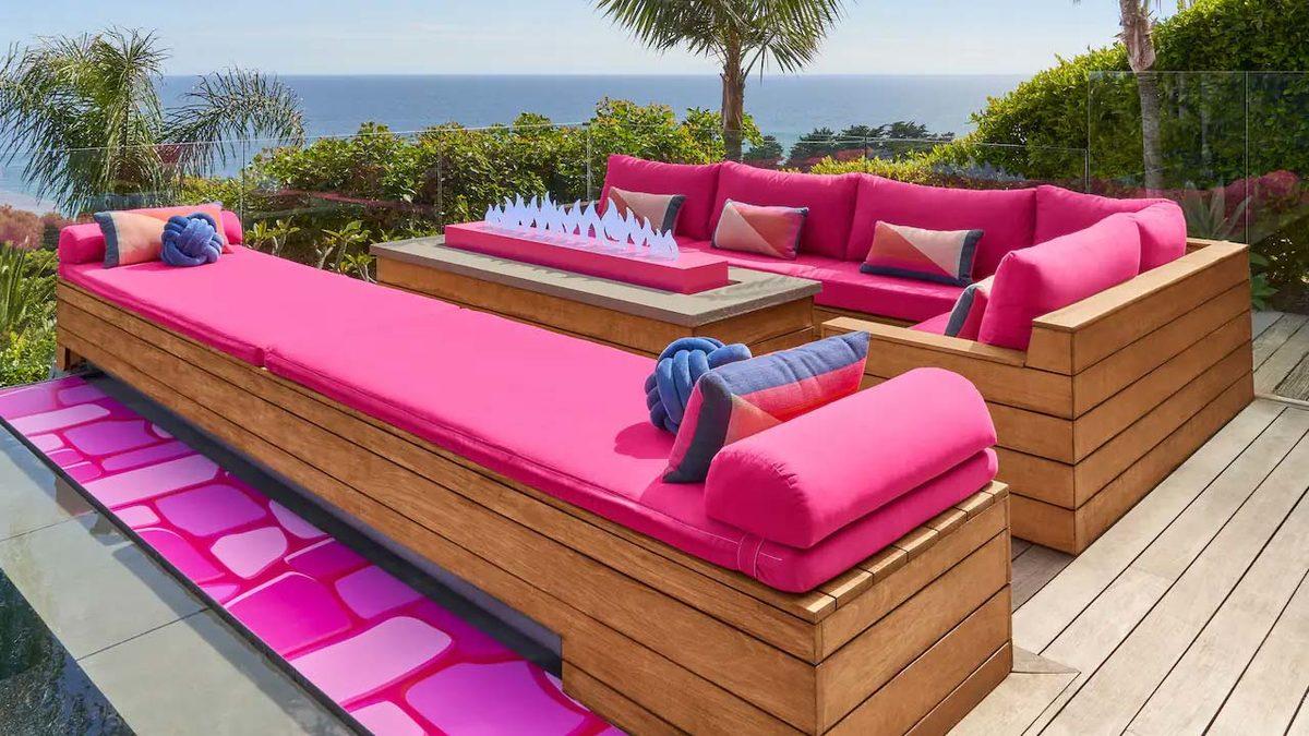 Barbie’nin Uğruna Pembe Boya Stoğu Biten Rüya Evi, Gerçek Hayatta İnşa Edildi: İki Gün Ücretsiz Kalınabilecek!