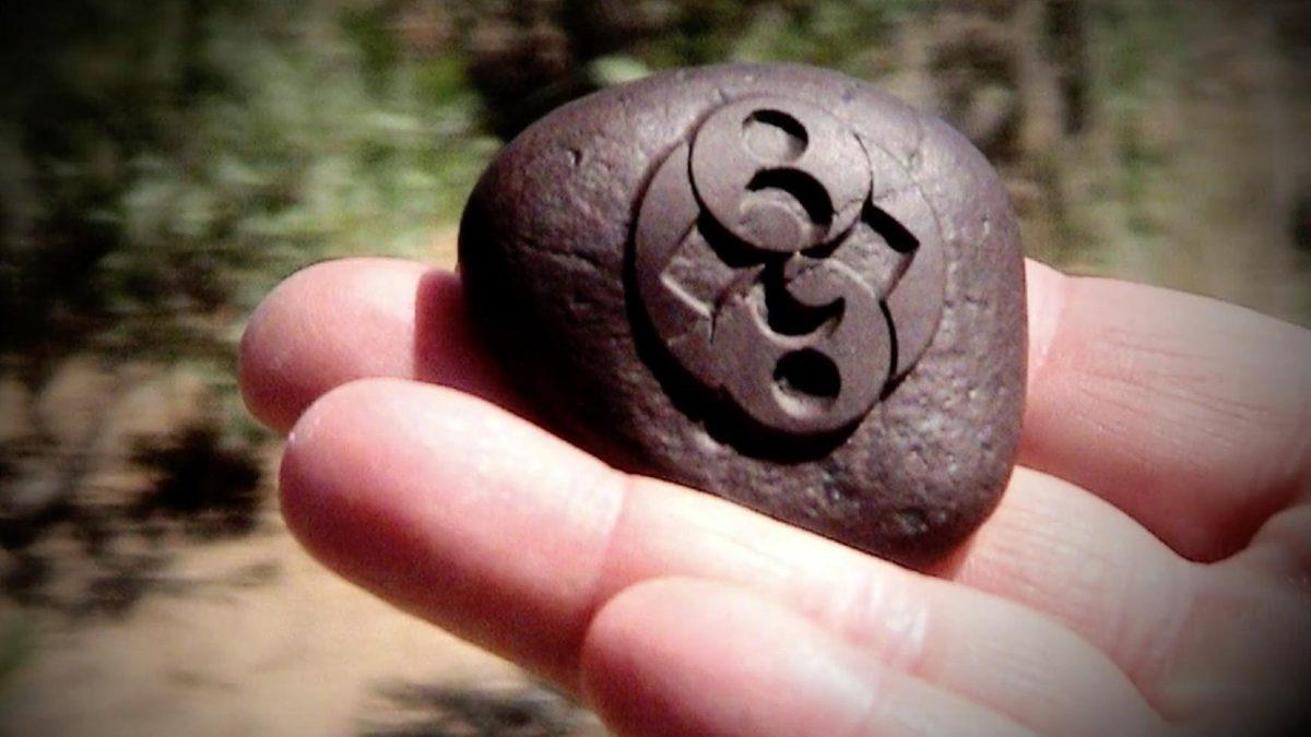 Üzerinde Bulunan İlginç Şekillerin Kim Tarafından ve Ne Zaman Yapıldığı Bilinmeyen Gizemli Nesne: Roswell Taşı