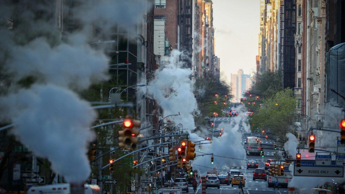 Amerikan Filmlerinde Gördüğümüz Bu Rögar Kapaklarının Altından Neden Buhar Çıkıyor?
