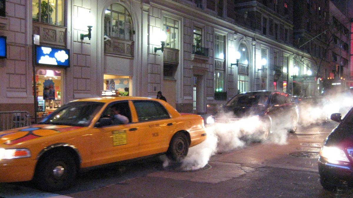 Amerikan Filmlerinde Gördüğümüz Bu Rögar Kapaklarının Altından Neden Buhar Çıkıyor?