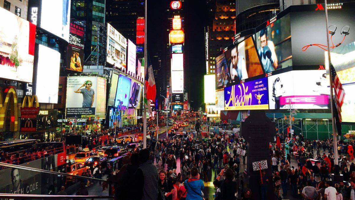 Amerikan Filmlerinde Gördüğümüz Bu Rögar Kapaklarının Altından Neden Buhar Çıkıyor?