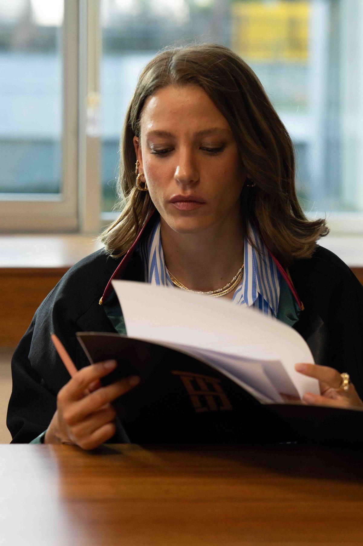 Serenay Sarıkaya’nın Başrolde Olduğu Netflix Dizisi 