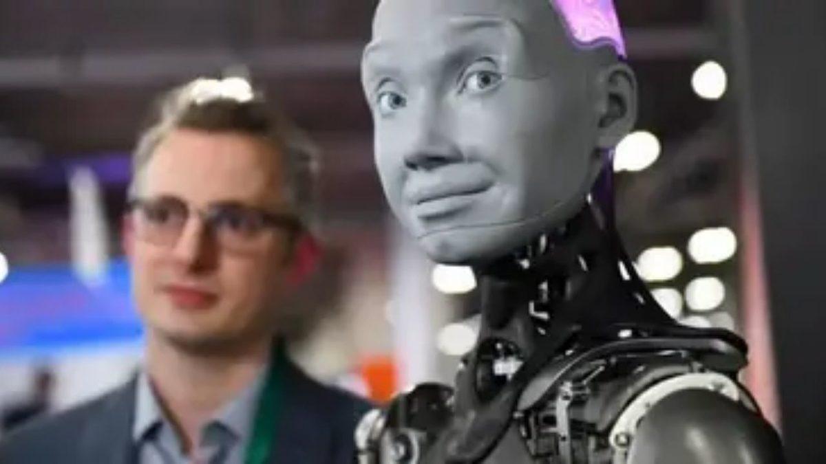 İnsan Benzeri Robot Gördüğümüzde Hissettiğimiz O Garip His: Tekinsiz Vadi Etkisi Nedir?