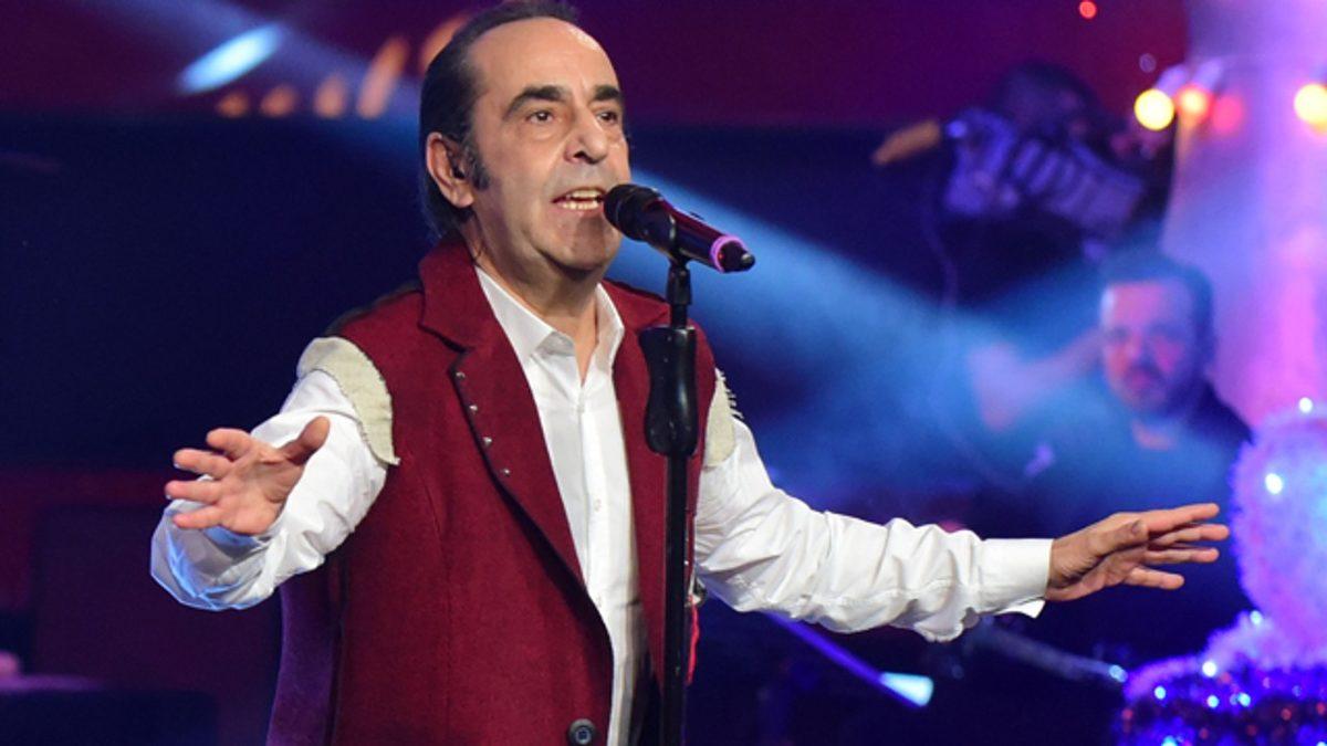 Sevilen Sanatçı Özkan Uğur Hayatını Kaybetti