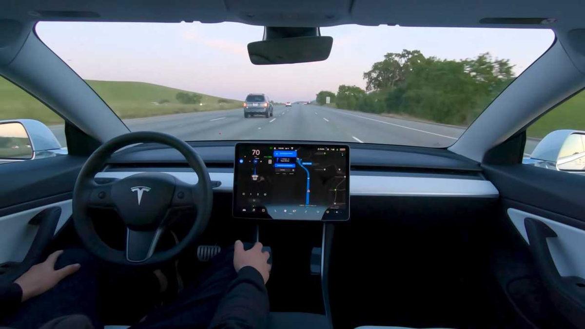 Tesla, Arabalarını Deneyen Sürücülere Para Ödeyecek: İşte Şartlar