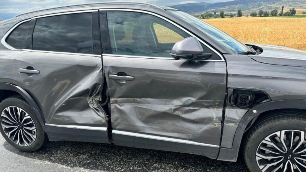 Togg, “Patpat” Olarak Bilinen Tarım Aracıyla Çarpıştı: Kaza Sonrası T10X’de Ciddi Hasar Oluştu