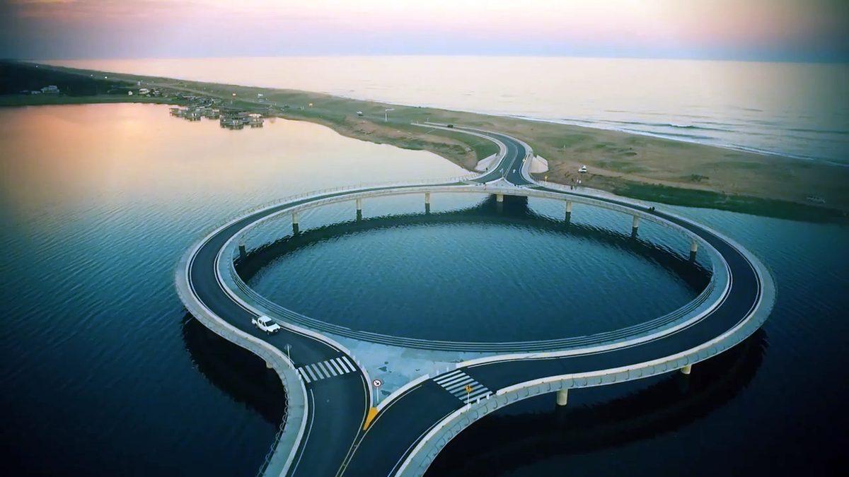 Bu Köprünün Düz Yerine Dairesel Yapılması Mantıksız mı, Yoksa Zekice Bir Sebebi Var mı?