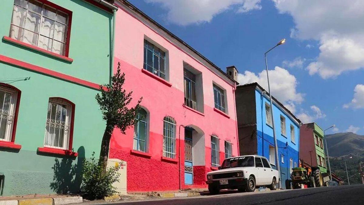 Keşke Her Sokak Böyle Olsa: Yürürken Gözünüzü Gönlünüzü Açacak Rengarenk Evlerle Bezeli 14 Sokak