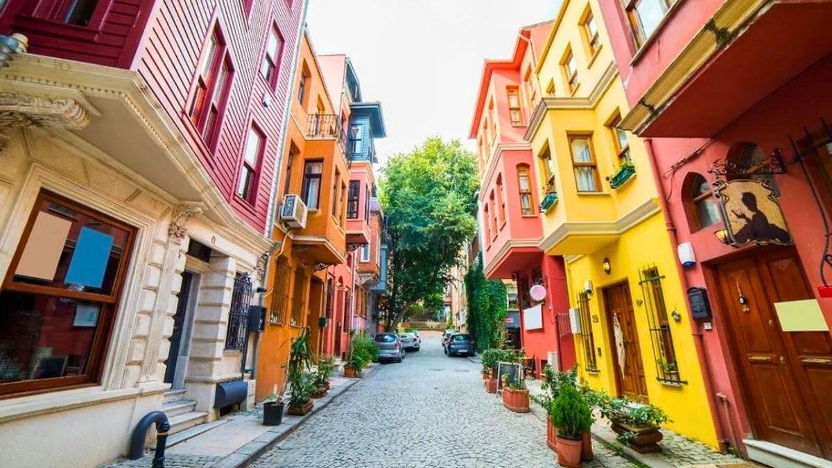 Keşke Her Sokak Böyle Olsa: Yürürken Gözünüzü Gönlünüzü Açacak Rengarenk Evlerle Bezeli 14 Sokak