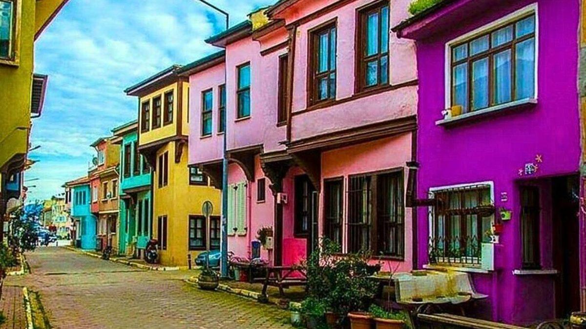 Keşke Her Sokak Böyle Olsa: Yürürken Gözünüzü Gönlünüzü Açacak Rengarenk Evlerle Bezeli 14 Sokak