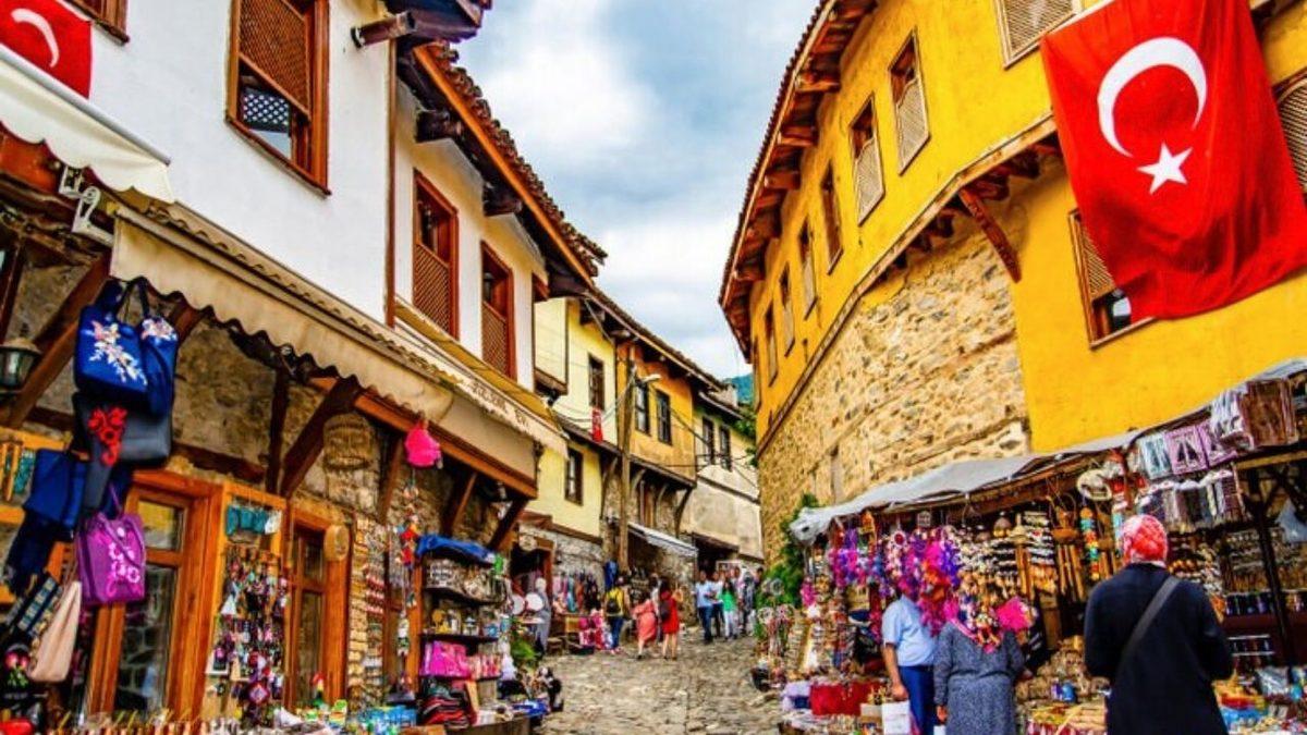 Keşke Her Sokak Böyle Olsa: Yürürken Gözünüzü Gönlünüzü Açacak Rengarenk Evlerle Bezeli 14 Sokak