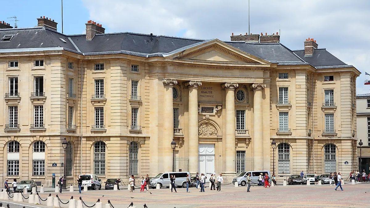 Amerika’daki Berberlerin Önünde Bulunan Bu Renkli Nesnelerin Ardında Çok İlginç Bir Neden Yatıyor!