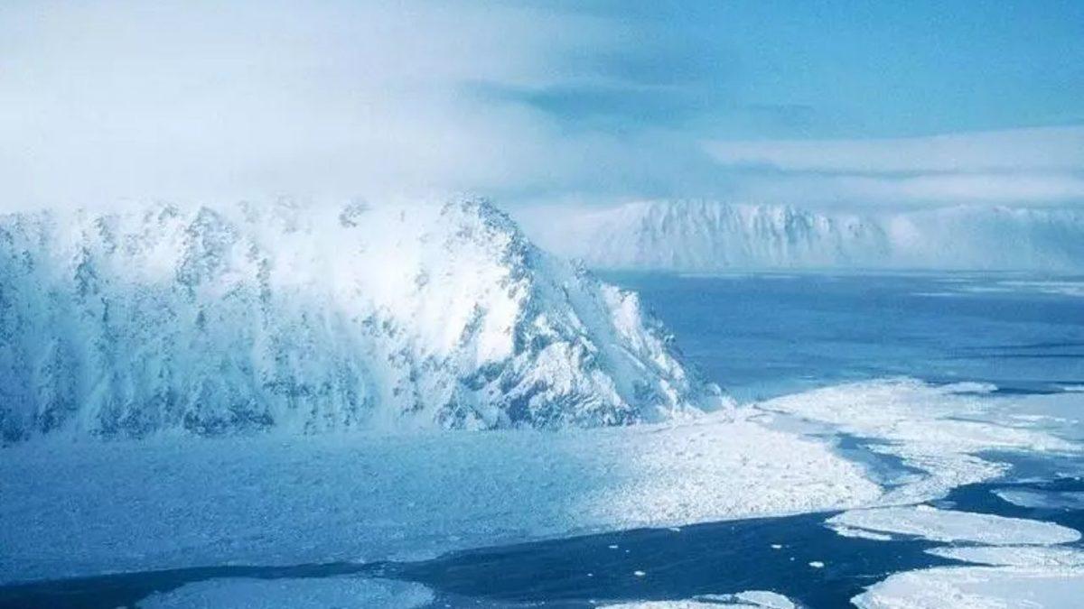 Aralarında 21 Saatlik Zaman Farkı Bulunan Komşu İki Adanın Soğuk Savaş’a Kadar Uzanan Hikâyesi