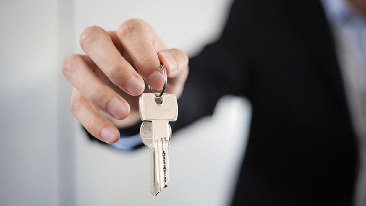 Cinsiyeti Nedeniyle Ev Kiralayamayan Bir Kişi Dava Açtı: Ev Sahibine, Emlakçıya ve İlan Sitesine Ceza Verildi!