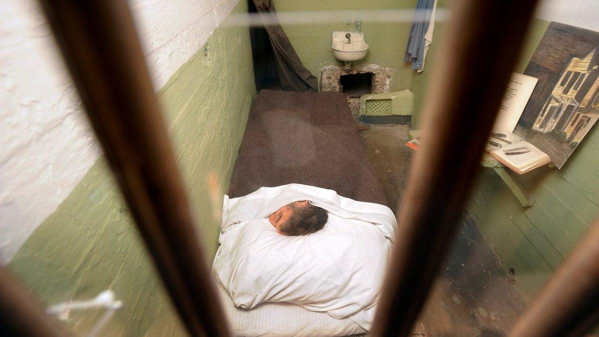 Tarihin En Güvenlikli Hapishanesi Alcatraz’dan Kaçmayı Başaran Firarilerin Film Gibi Öyküsü: Yataklarına Maket Kafalar Bırakmışlar!