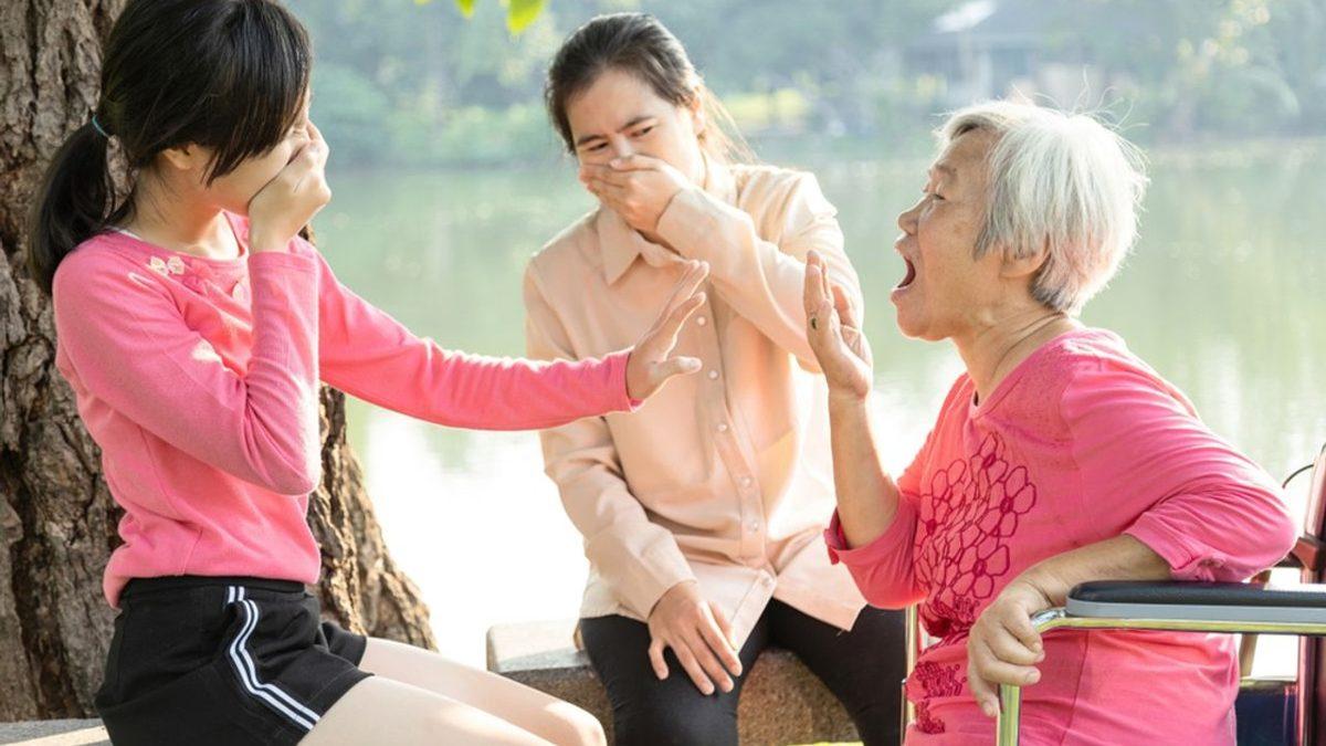 ’Yaşlı Kokusu’ Dediğimiz Kokunun Sebebi Ne? Hayır, Hacı Yağı veya Naftalin Değil