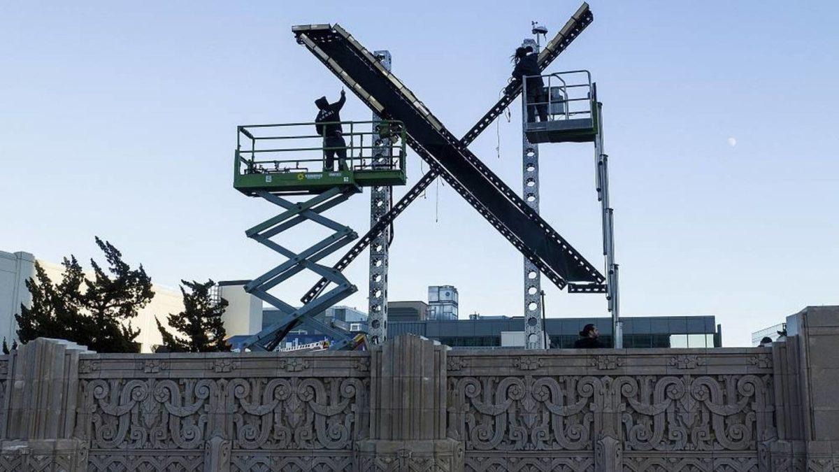 Musk’ın Gösterisi Kısa Sürdü: Twitter Genel Merkezinin Tepesindeki Devasa 