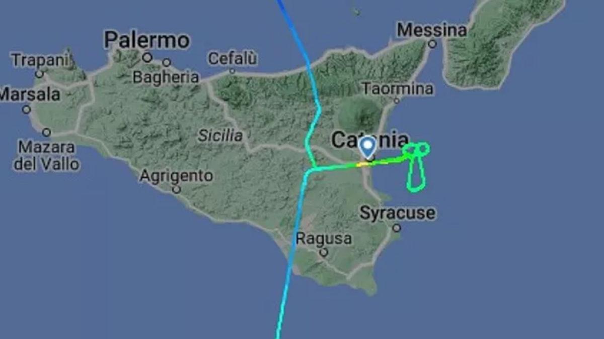 İniş Yapamayan Pilot, Sinirden Gökyüzünde 24 Kilometrelik Penis Çizdi