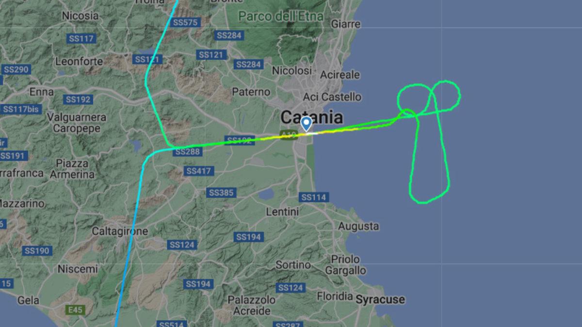 İniş Yapamayan Pilot, Sinirden Gökyüzünde 24 Kilometrelik Penis Çizdi