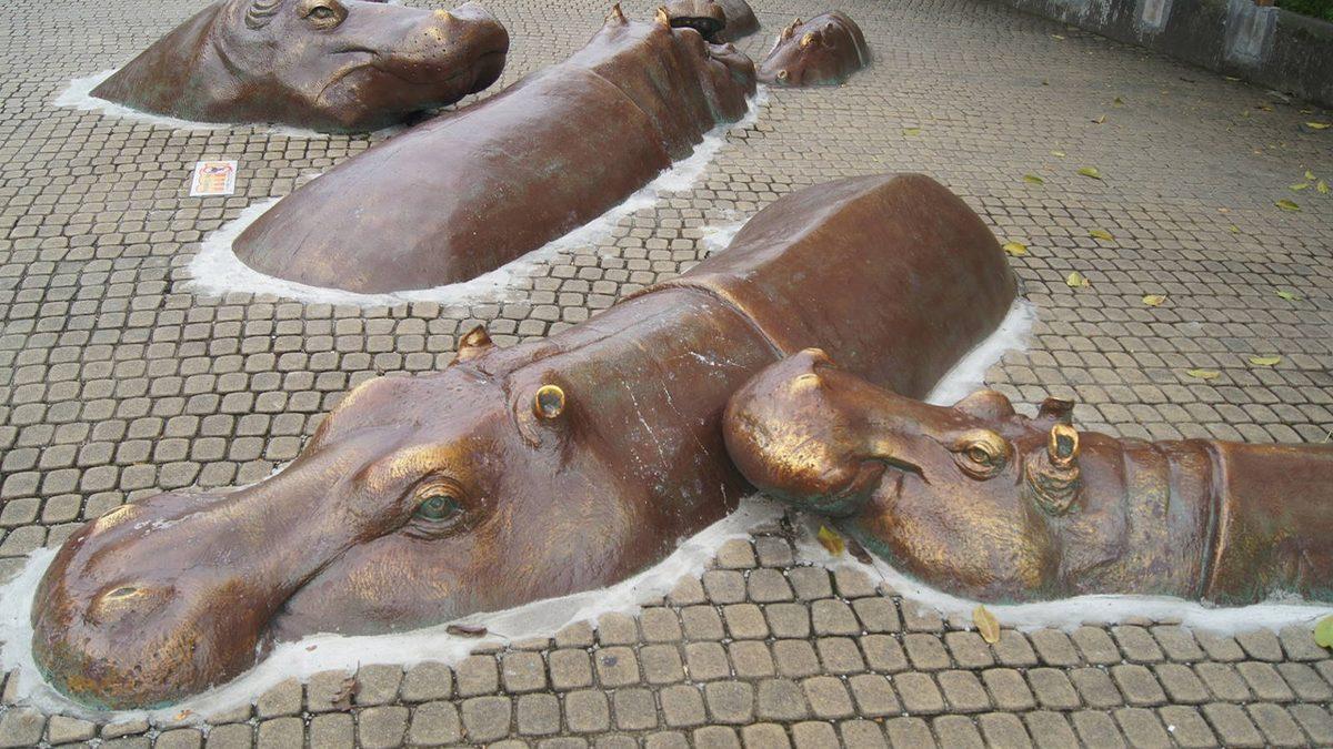 Bazıları ’Bunu Gerçekten Yapmışlar mı?’ Dedirtecek, Dünyanın Dört Bir Yanından En İlginç 10 Heykel