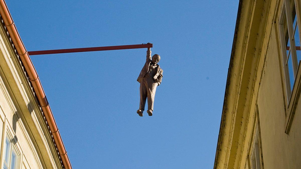 Bazıları ’Bunu Gerçekten Yapmışlar mı?’ Dedirtecek, Dünyanın Dört Bir Yanından En İlginç 10 Heykel