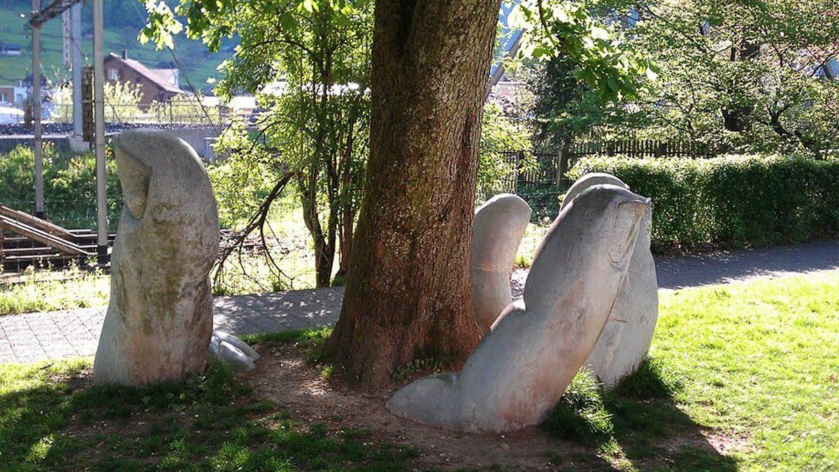 Bazıları ’Bunu Gerçekten Yapmışlar mı?’ Dedirtecek, Dünyanın Dört Bir Yanından En İlginç 10 Heykel