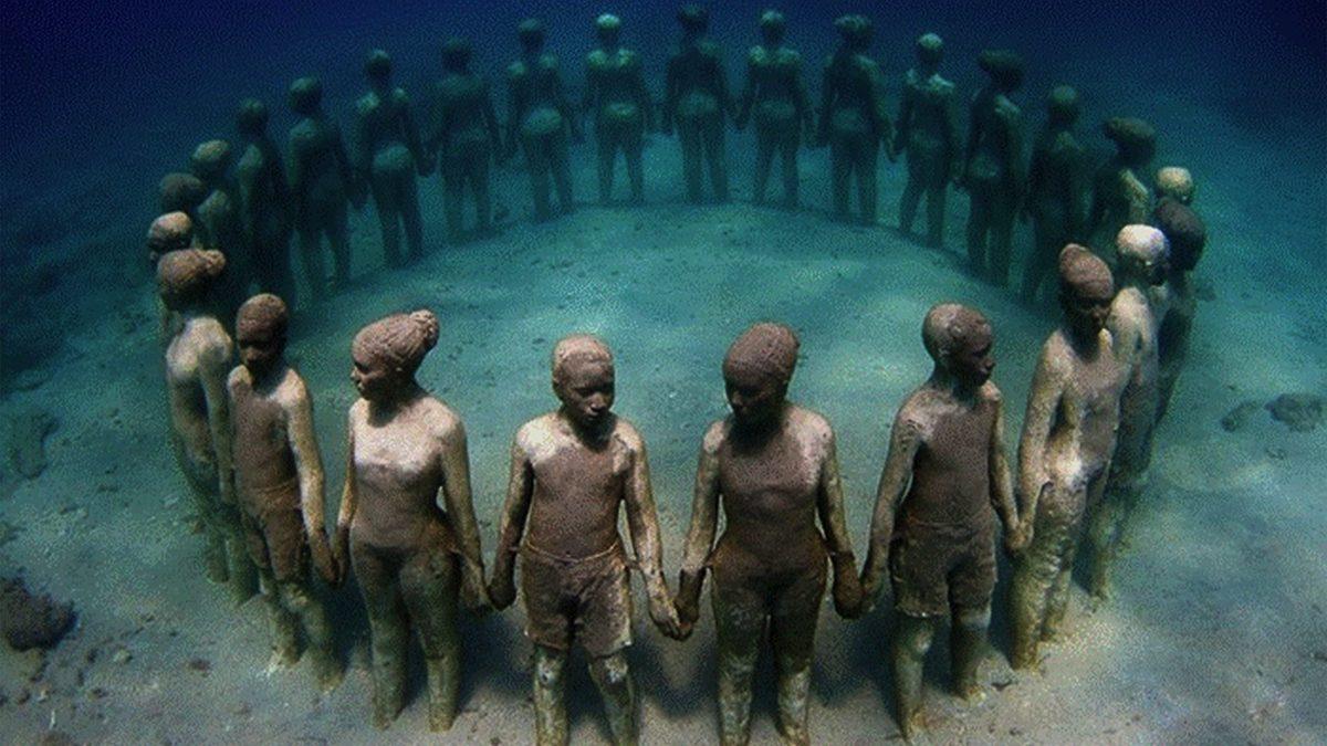 Bazıları ’Bunu Gerçekten Yapmışlar mı?’ Dedirtecek, Dünyanın Dört Bir Yanından En İlginç 10 Heykel