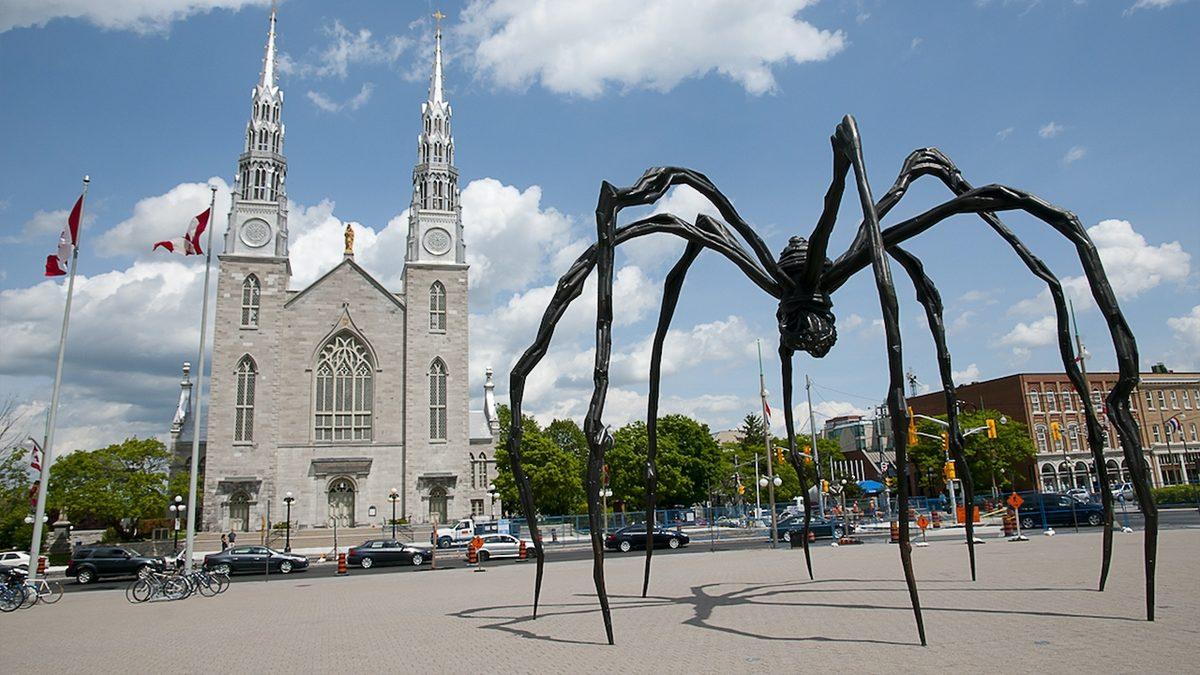 Bazıları ’Bunu Gerçekten Yapmışlar mı?’ Dedirtecek, Dünyanın Dört Bir Yanından En İlginç 10 Heykel