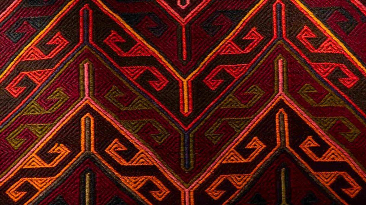 Bunu Dokuyan Çocuk Kör Oldu: Anlamsız Sandığınız Her Bir Halı Deseninin Aslında Çok Özel Bir Anlamı Olduğunu Biliyor muydunuz?