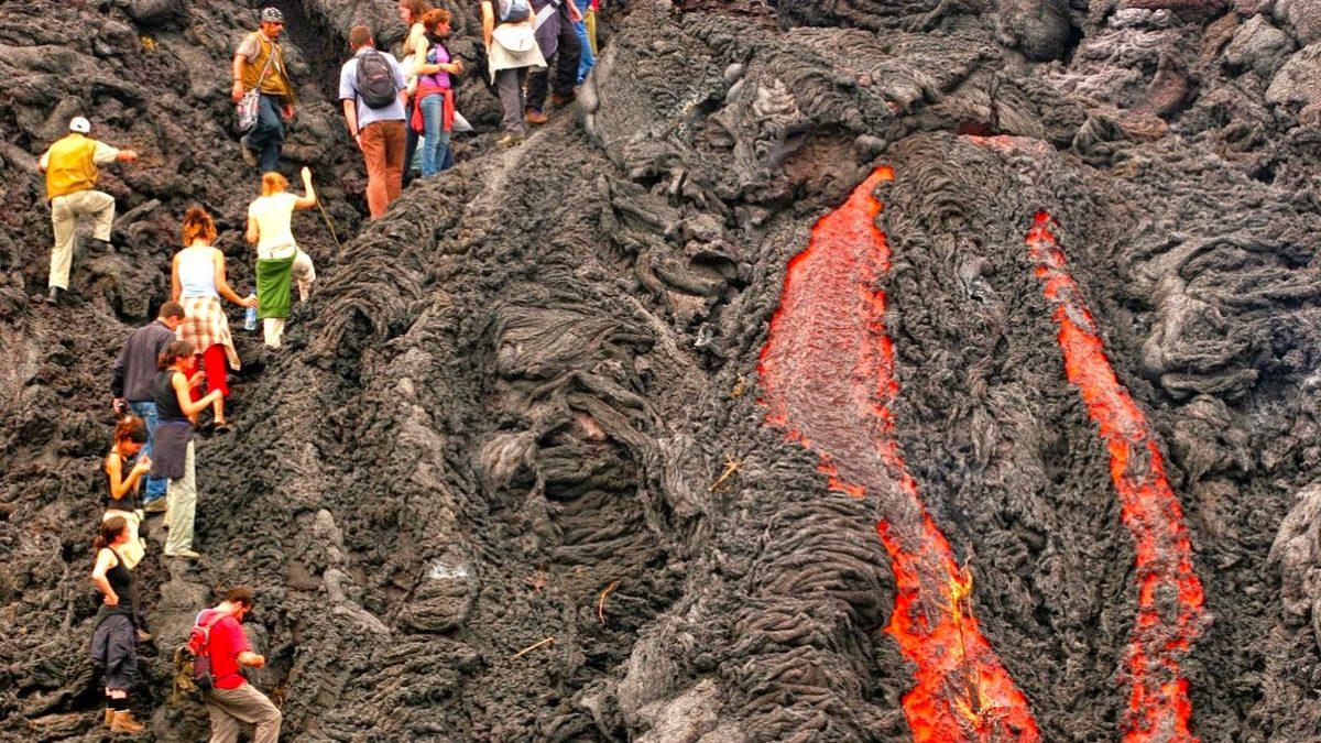 Bir Volkandaki Kızgın Lavların İçine Düşersek Nolur? Ölürüz, Orası Kesin ama Nasıl Ölürüz?