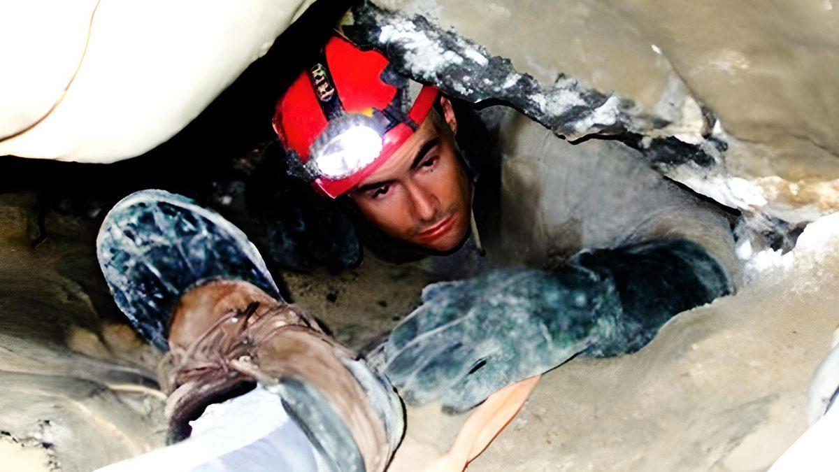 Okurken İçiniz Daralacak: Girdiği Mağaradaki Bir Oyukta Sıkışıp Kalan Adamın Çok Kötü Sonlanan Hikâyesi