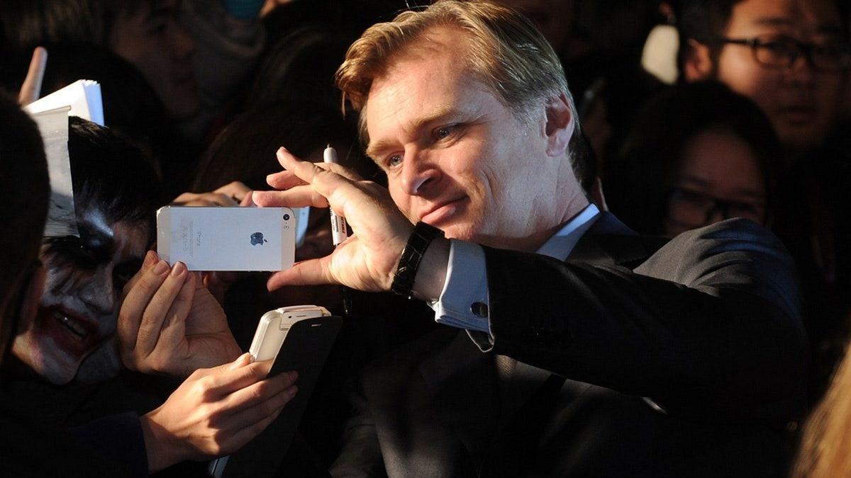 Yönetmen Christopher Nolan Neden Akıllı Telefon ve İnternet Kullanmıyor?
