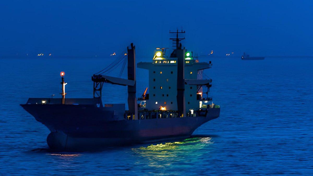 Gemi Mühendisine Sorduk: Diğer Araçlarda Hayati Önem Taşıyan Farlar Gemilerde Neden Bulunmuyor?