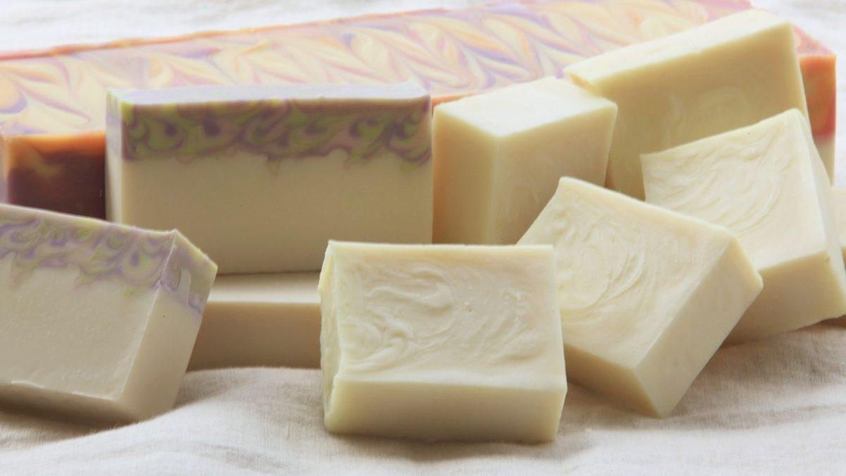 Bebek Şampuanları Göz Yakmazken Yetişkin Şampuanları Neden Yakar?