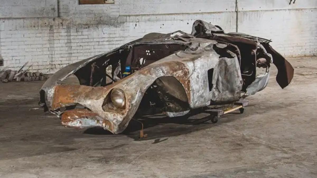 Bu Gördüğünüz ’Çıtır Hasarlı’ Ferrari, Yaklaşık 2 Milyon Dolara Satıldı: Peki Neden?