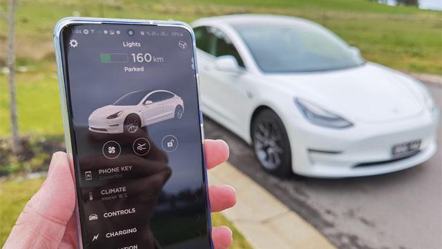 iPhone Kullanıcıları, Sadece Siri’ye Seslenerek Tesla Otomobillerini Kontrol Edebilecek