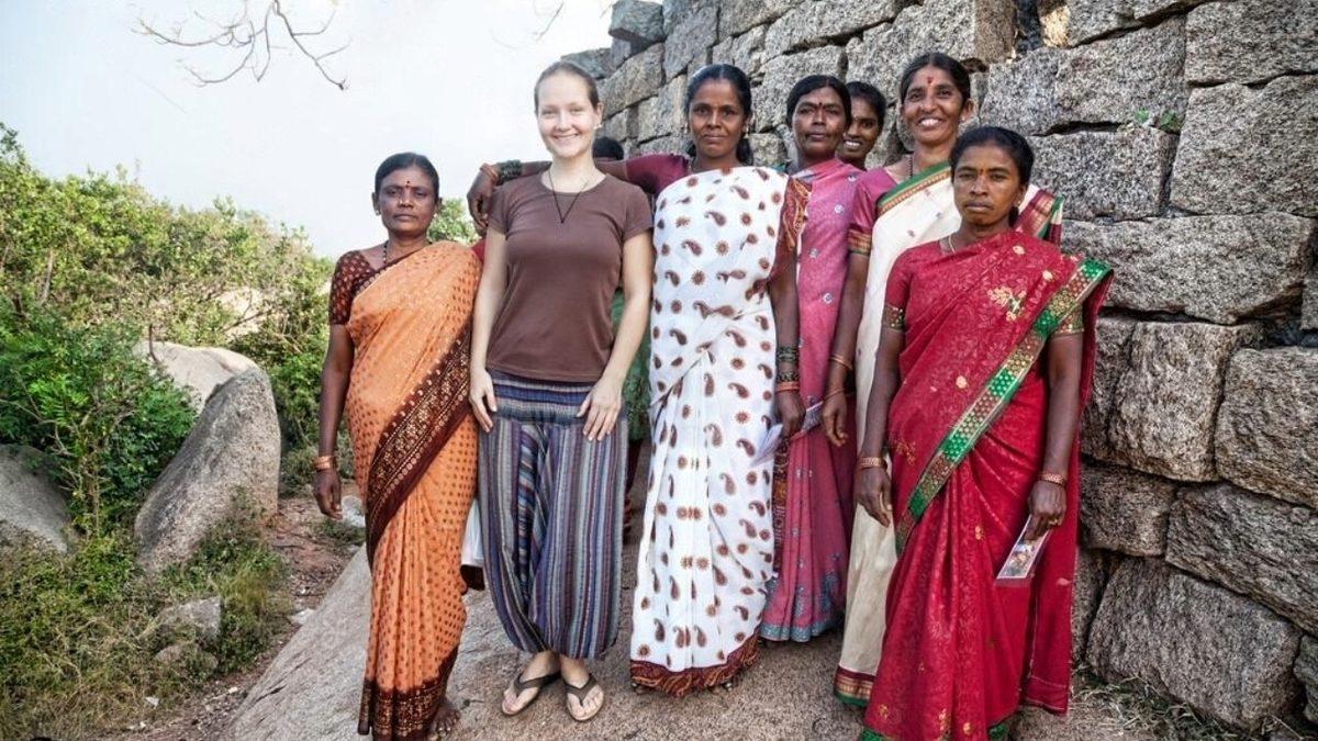 Hindistanlıların Beyaz Tenli Turistlerle Fotoğraf Çektirme Takıntısının Ardında Ne Gibi Sebepler Var?