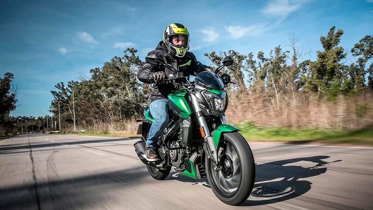 Şık Tasarımıyla Dikkat Çeken Bajaj Dominar D400’ün Fiyatı ve Öne Çıkan Özellikleri