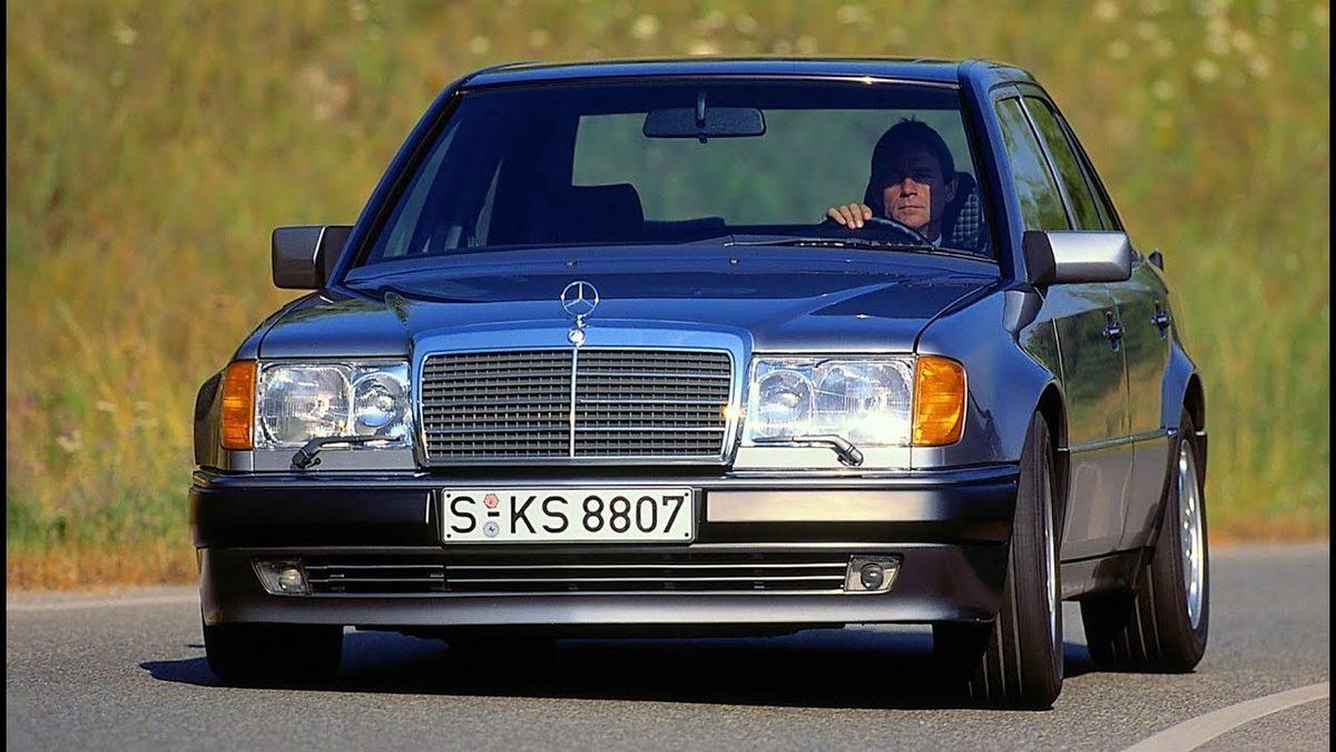 Tasarımı ve Özellikleriyle Şimdiki Arabalara Taş Çıkartan W124 Mercedes E500’ün Neden Efsane Olduğunu Kanıtlayan 7 Bilgi