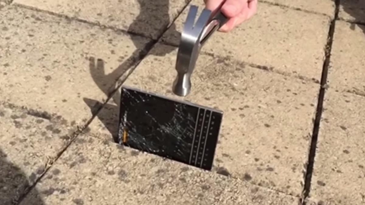 BlackBerry Passport’a İşkence Testi