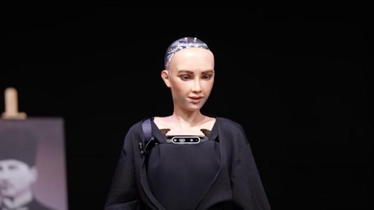 Yapay Zekâ ve İnsanlık Arasındaki Savaşı, Oğuzhan Uğur Başlatmış Olabilir: İşte Robot Sophia’ya Gelen Tepkiler