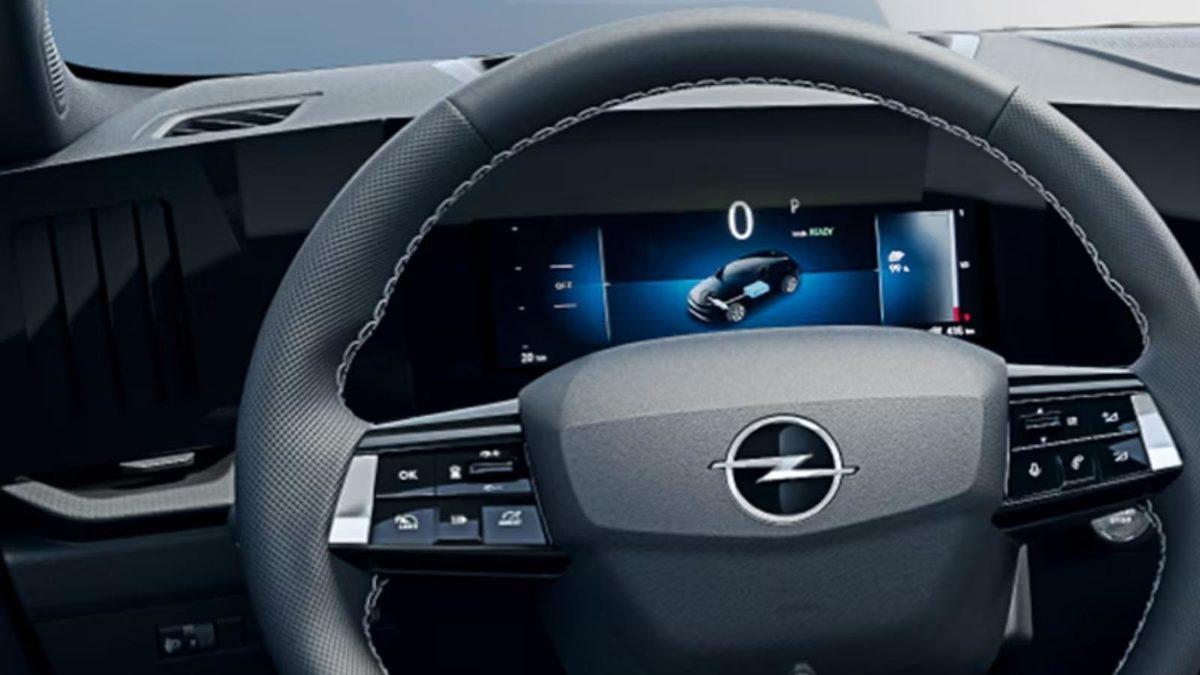 418 Km Menzile Sahip Elektrikli Opel Astra, Türkiye’de Satışa Sunuldu