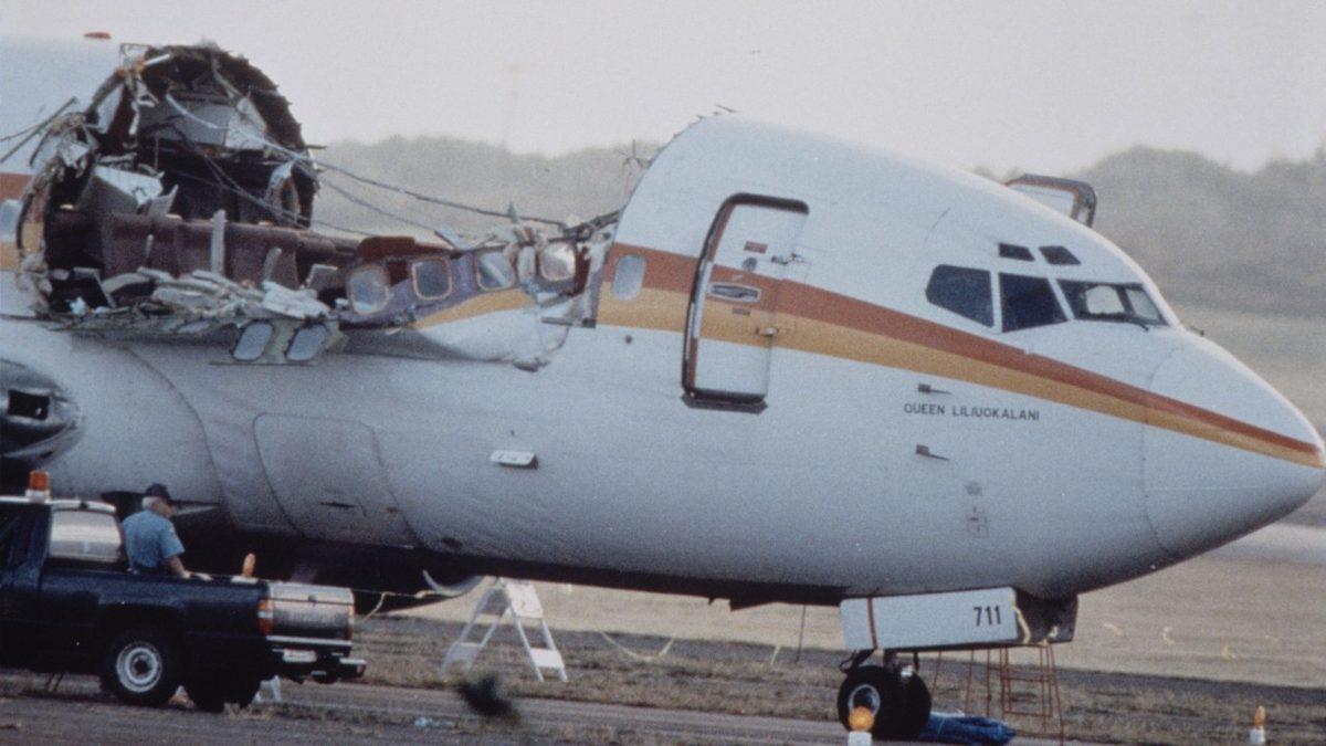 Tarihin En Korkunç Uçak Kazalarından Biri: Gövdesi Konserve Kutusu Gibi Açılan Yolcu Uçağının Gerçek Görüntüleri