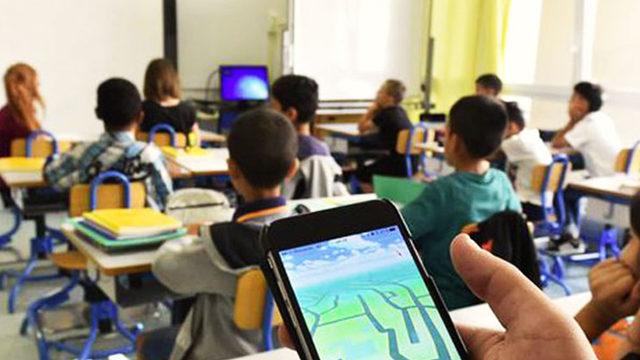 Milli Eğitim Bakanı Açıkladı: Öğrenciler de Öğretmenler de Sınıfa Telefon Sokamayacak!