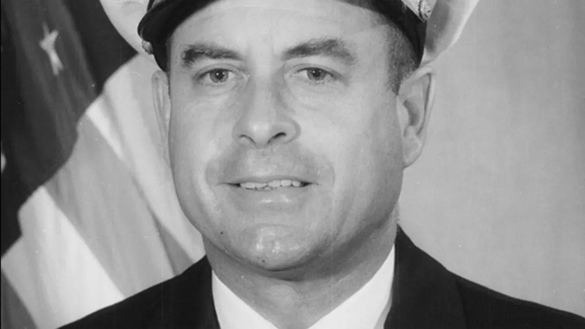 Bir Savaş Esirinin Kamera Önündeyken Gizlice Verdiği Mesajın Anlamını Öğrenince Tüyleriniz Ürperecek!