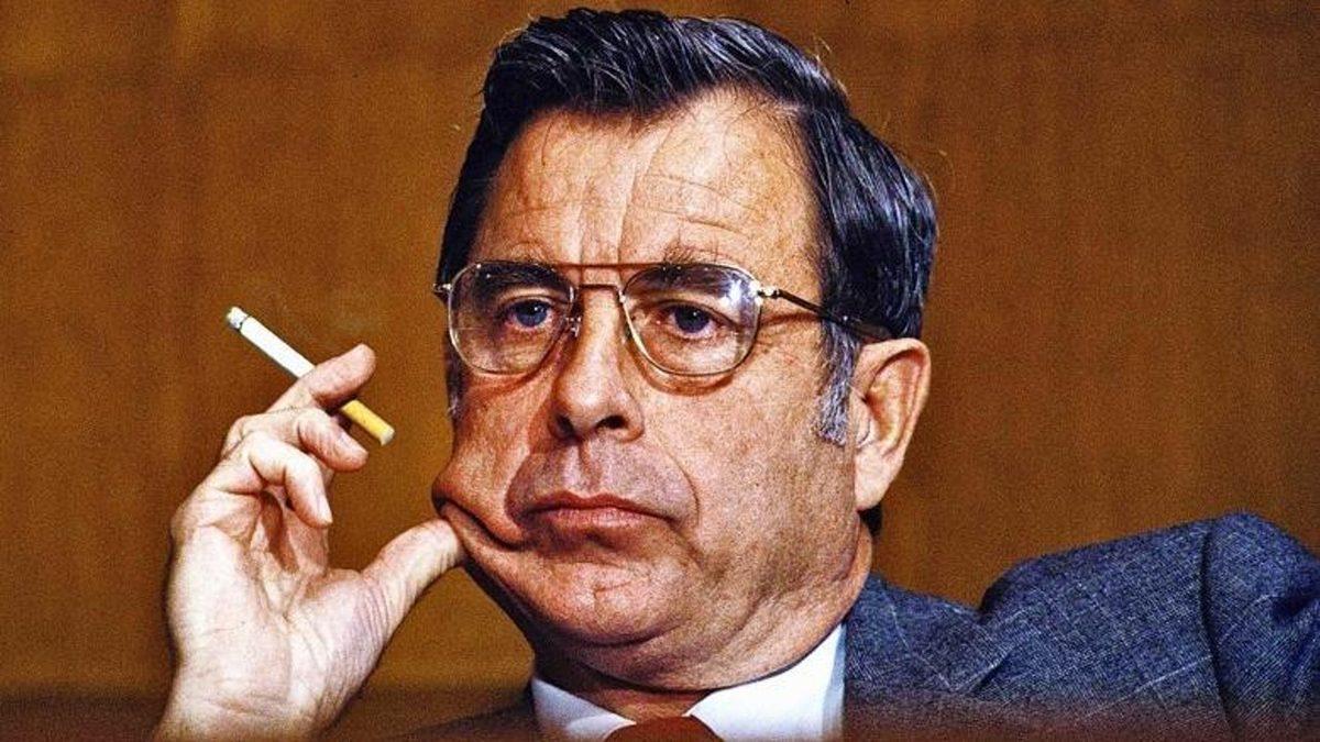 Bir Savaş Esirinin Kamera Önündeyken Gizlice Verdiği Mesajın Anlamını Öğrenince Tüyleriniz Ürperecek!