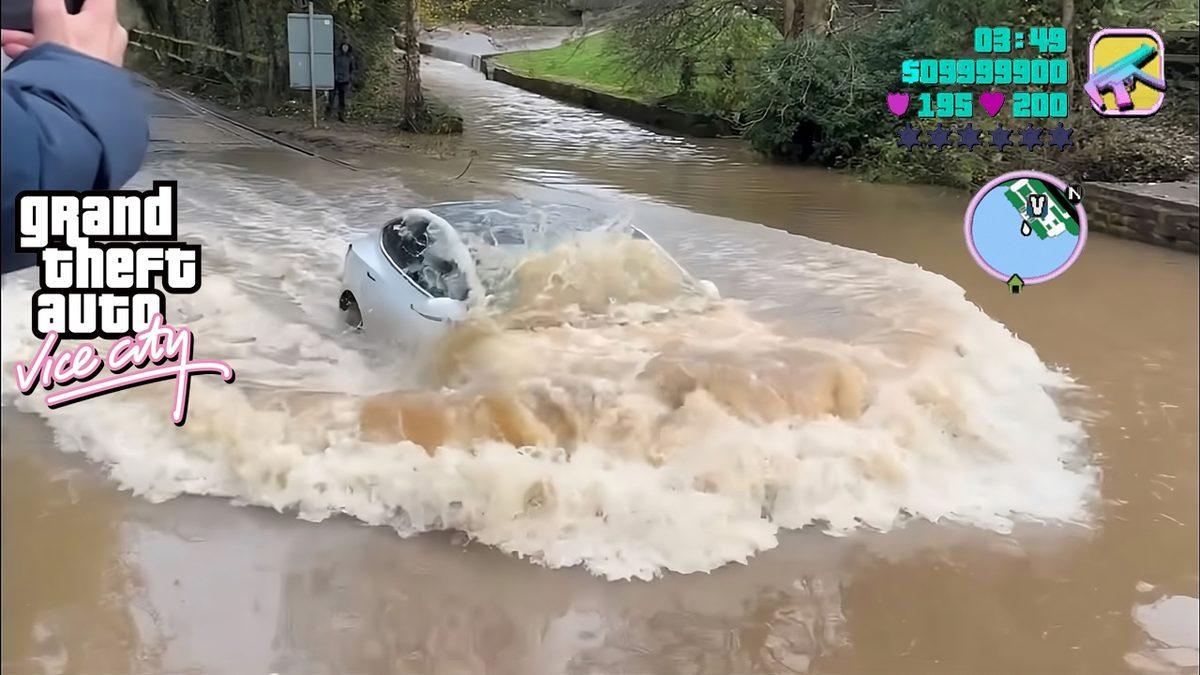 Tesla Araçlar Nasıl Oluyor da Sel Suları Arasından Bile Sorunsuz Bir Şekilde İlerleyebiliyor?