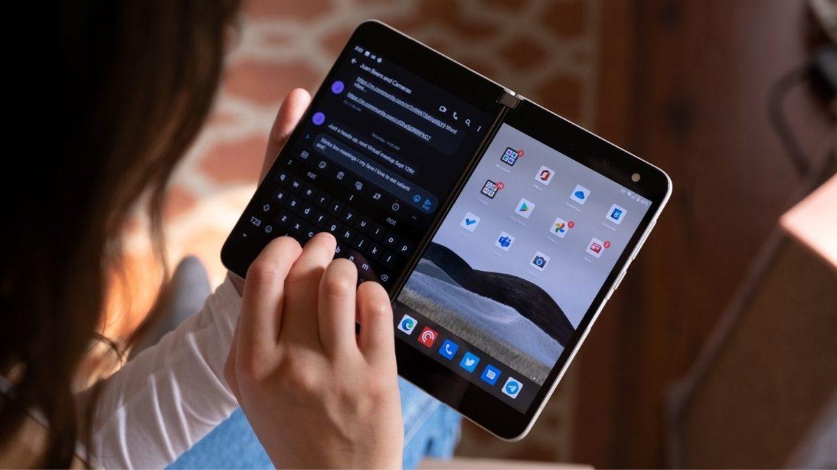 Microsoft Surface Duo, Ne Olduğunu Anlamadan Emekliye Ayrıldı: Artık Güncellenmeyecek!